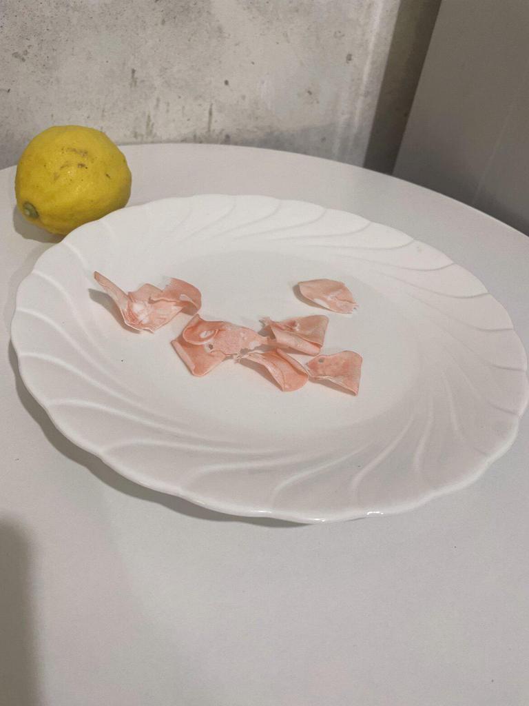 Elegant White Ceramic Sunflower Plate for Hotels - Perfect for Cold or Hot Dishes.
