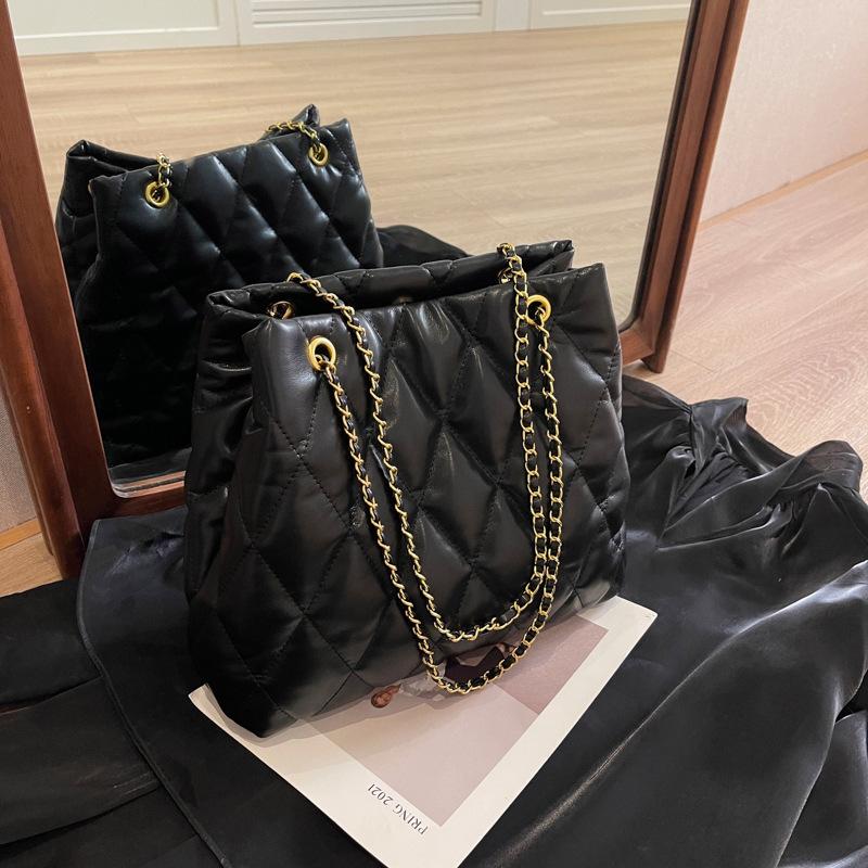 Premium Texture Large-capacity Bag Women's New Autumn and Winter Fashion Diamond Tote Bag Chain Shoulder Messenger Bag