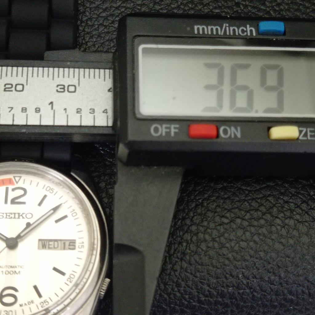 JAPAN VINTAGE SEIKO AUTOMATIC 7009A MENS FERRARI DIAL WATCH a700538-5