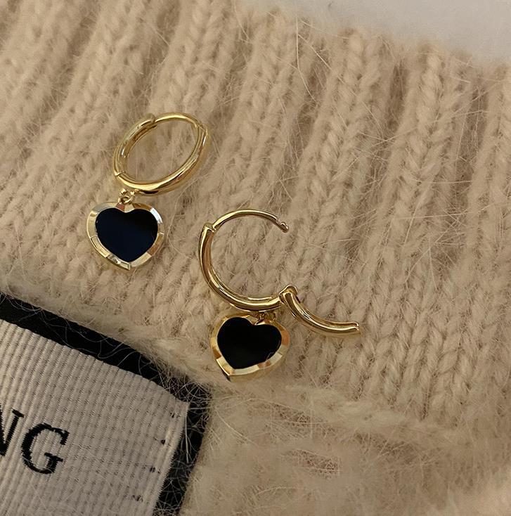 

Серьги-кольца «Черное сердце», 2023: Французский ретро-дизайн с легкой роскошью и вневременной элегантностью