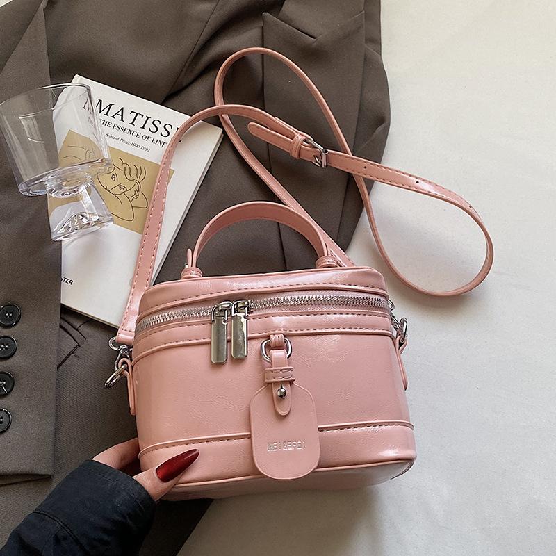 

Новая повседневная нишевая дизайнерская портативная сумка-коробка высокого класса, темпераментная, легкая, роскошная, универсальная, для поездок на работу, сумка-мессенджер, женская