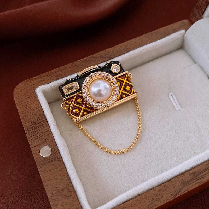 Średniowieczna Vintage Broszka z Kontrastującą Pszczołą Inkrustowana Diamentami Retro Lekki Luksus High-endowa Korsaż Wykwintne Wszechstronne Dodatki Kobiety