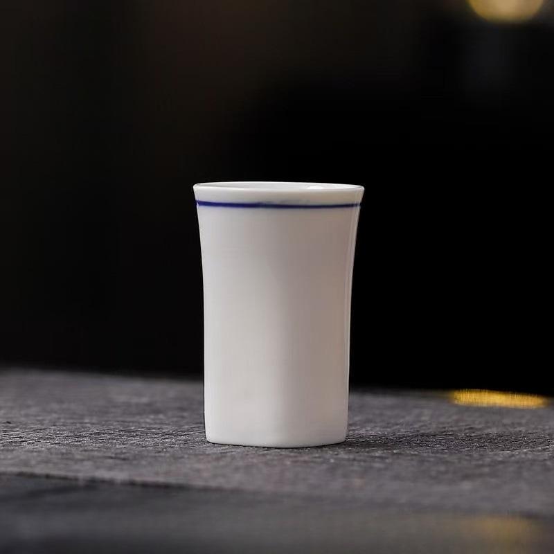 

Chinese Blue White Porcelain Mini Shot Glass Set Antique Style Ceramic Cup for Liquor Collection Decorative Home Use 20ml