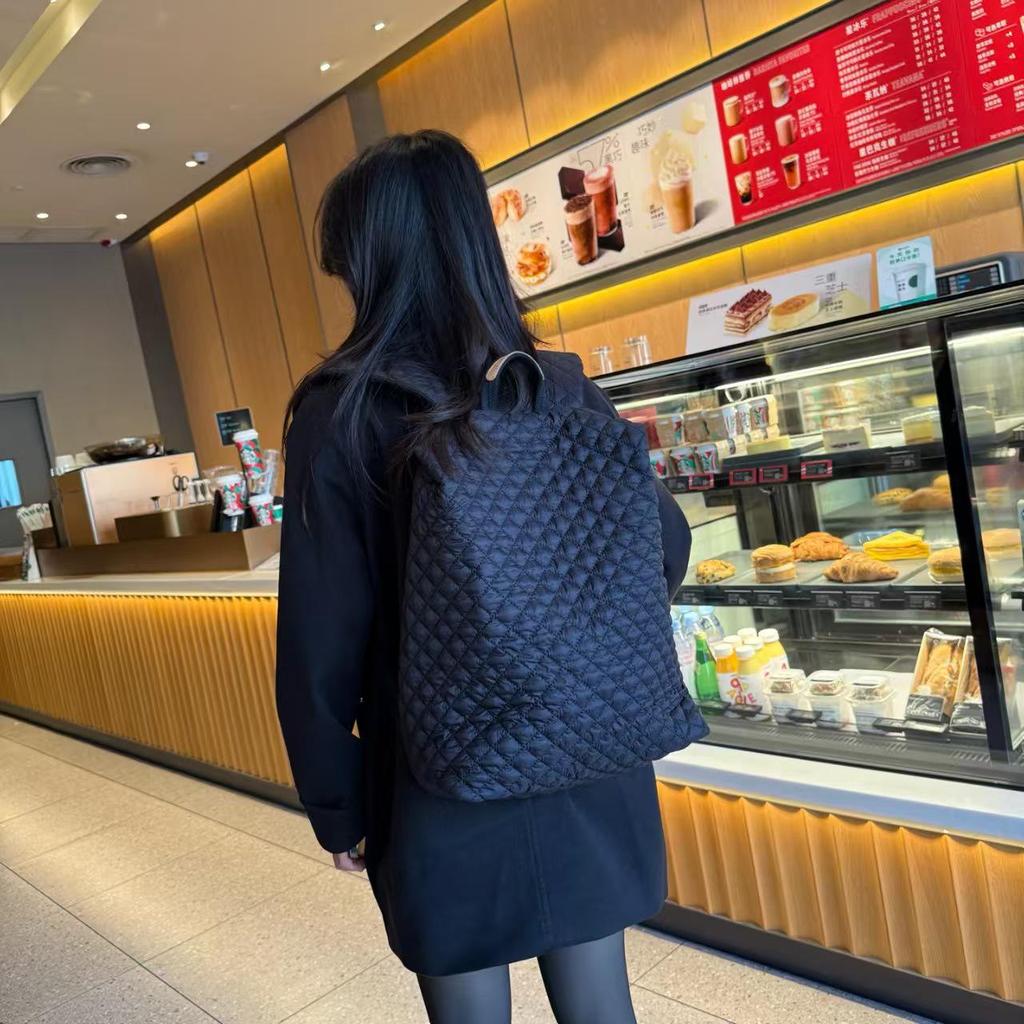 2025 Frühling High-End Diamant-Gitter Pendler-Rucksack: Große Kapazität, klassischer Casual-Stil