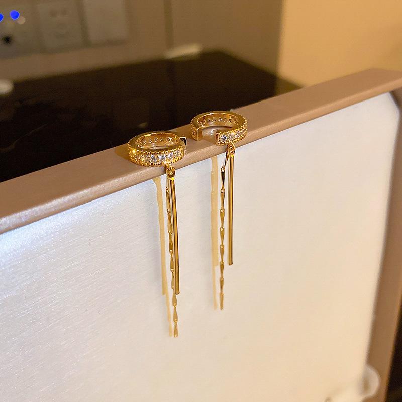 Zircon Pearl No-Piercing Ear Cuff - Retro Design with Luxurious Feel