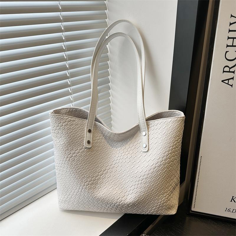 Summer New Fashion Simple Solid Color Versatile Casual Commuting Large Capacity Portable Shoulder Armpit Tote Bag