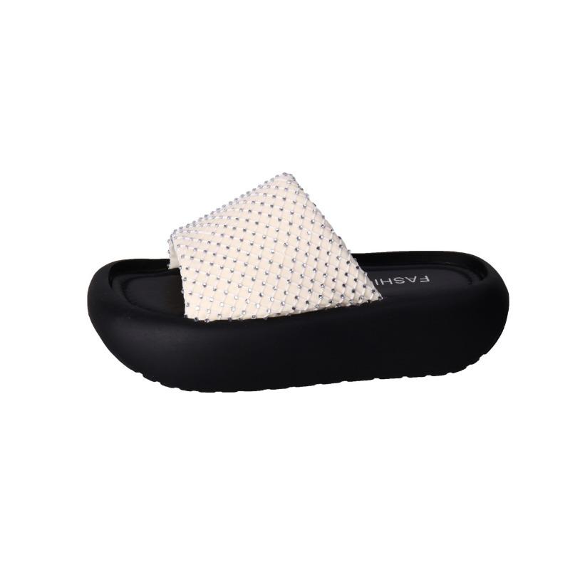 Dicke Sohle, coole Hausschuhe für Damen zum Tragen im Sommer, neue Mode, Strass-Muffinsohle, Strand-Einwort-Hausschuhe