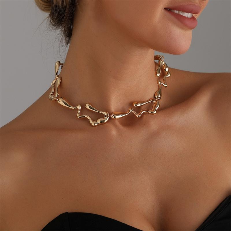 Nuevo Diseño de Moda Gargantilla Metálica Estilo Lava Líquida para Mujer Color Dorado Ola Irregular Retorcida Collar de Fiesta Joyería Regalo