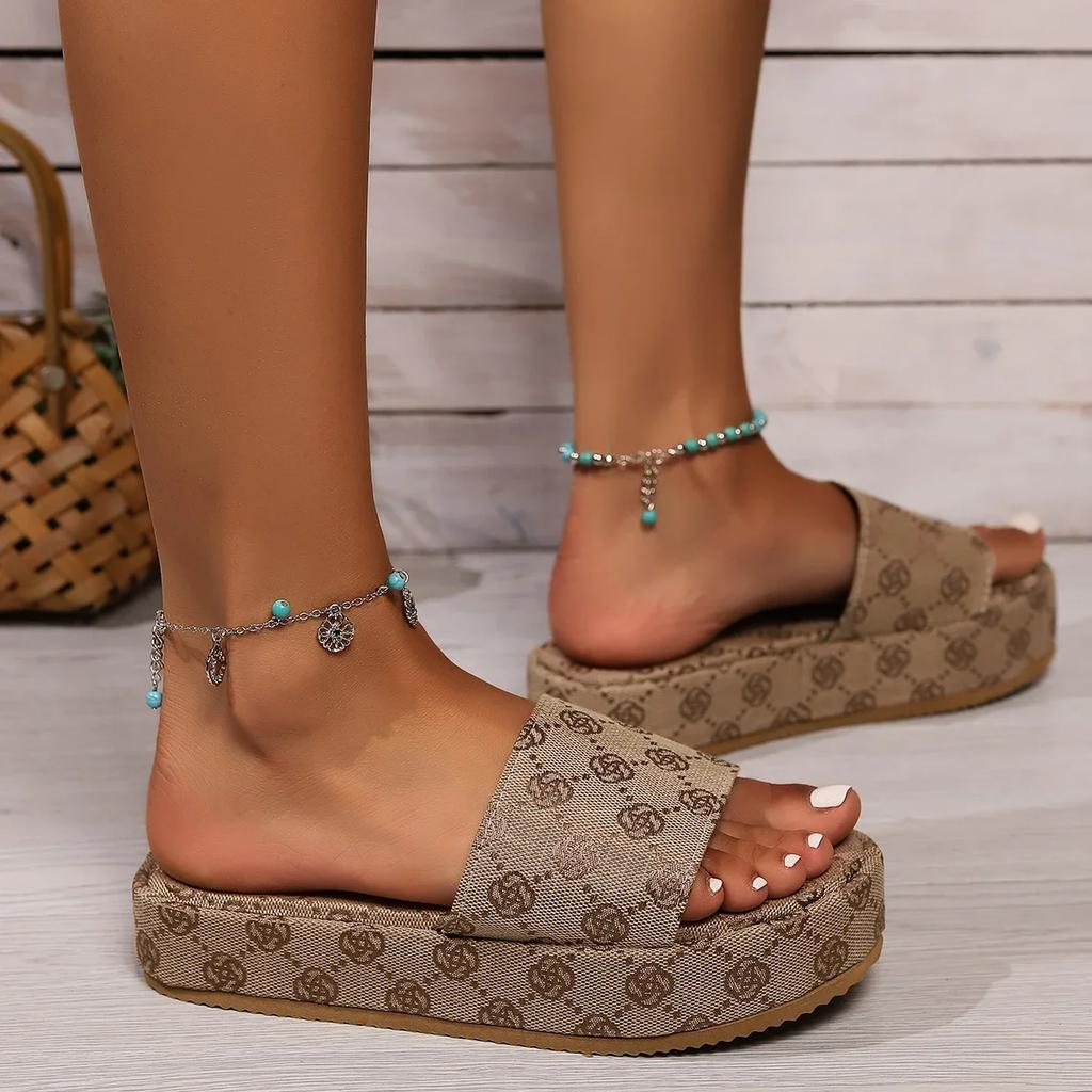 Fashion Women Slippers 2025 New Summer Fashion Platform Sandals Thick Sole Solid Color Slippers Party Beach Women Shoes Slides Women