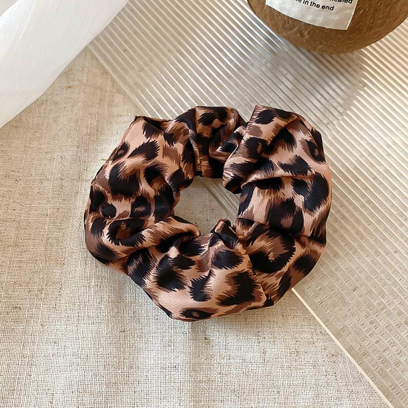 

Autumn and winter retro leopard print pleated flower large intestine hair band Maillard style hair rope European and American hair accessories women