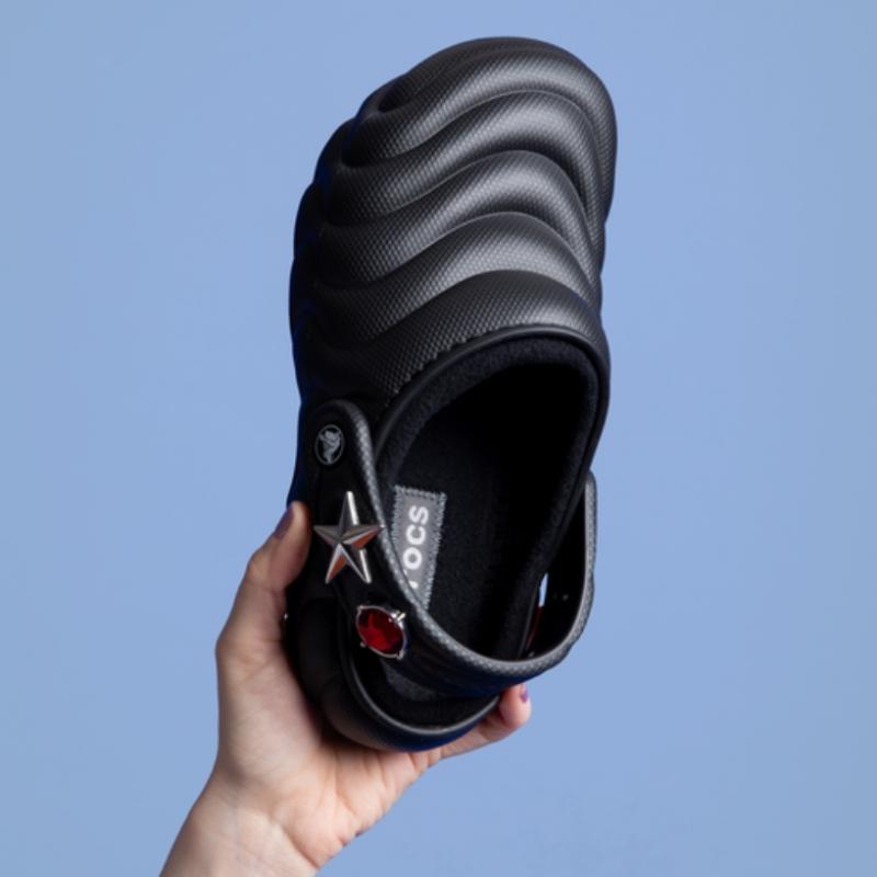 Crocs Classic Lined Overpuff Clog 210059 001
