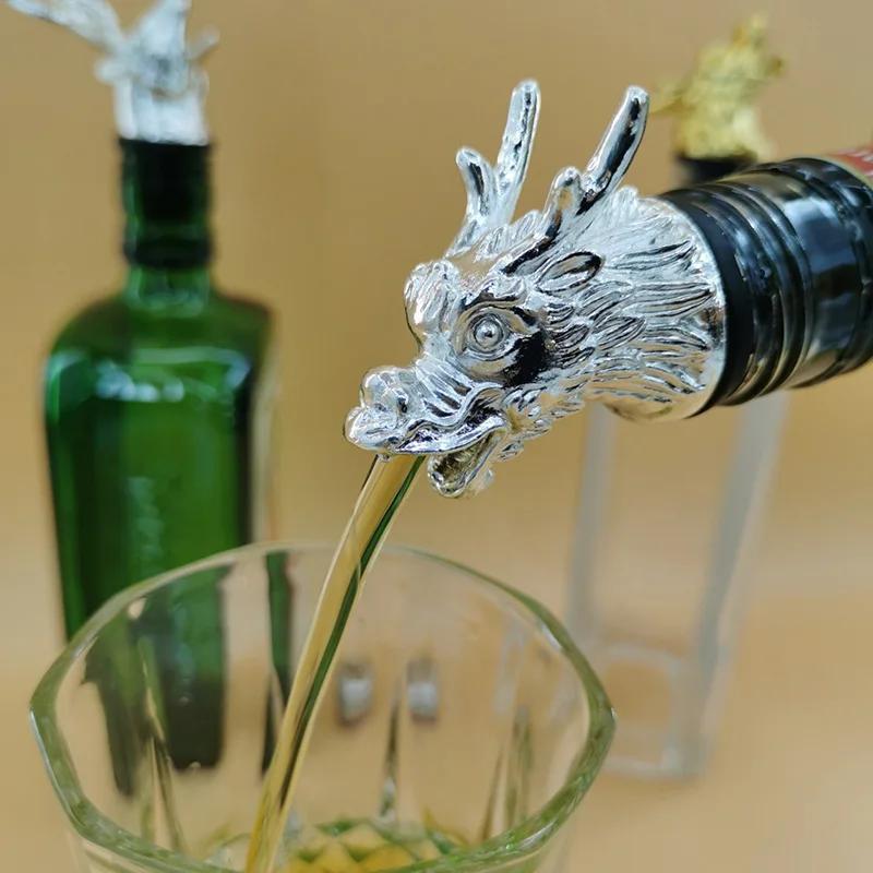1 Stück Tierkopf-Weinausgießer Zinklegierung Hirsch Elch Löwe Leopard Wolf Adler Drache Wein-Ausgießstutzen Verschluss Club Bar Zubehör