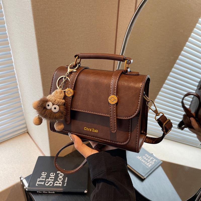Premium retro small bag women's new autumn and winter versatile messenger bag fashionable portable small square bag