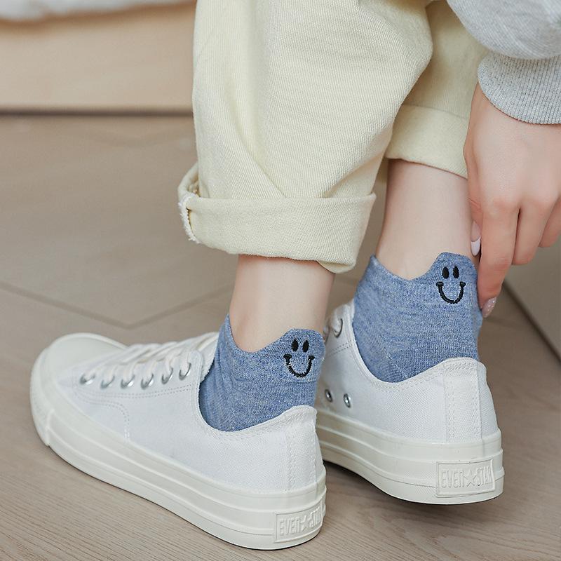 Women's Summer Smiley Face Non-Slip Short Socks – Thin, Embroidered, Fashionable Boat Style