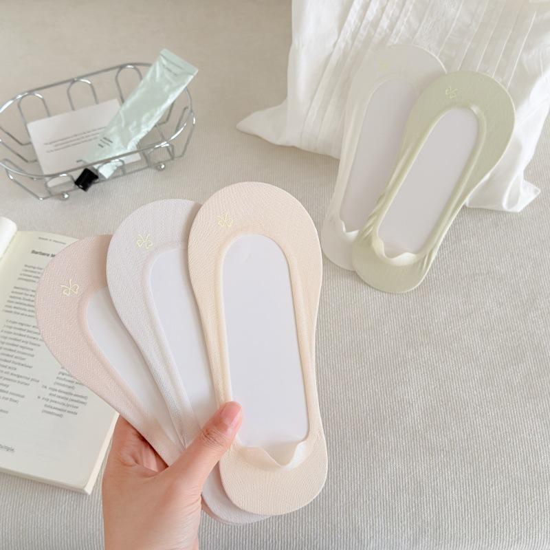 Women's Ultra-Thin Ice Silk Ankle Socks: Low-Cut, Anti-Slip Silicone Heel, Invisible for High Heels.