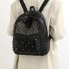 Nietenverzierter Rucksack Modischer Punk-Stil Rucksack für Damen Lässiger täglicher Gebrauch Leichter Rucksack mit Nieten für den täglichen Weg zur Arbeit, Schule und Reisen