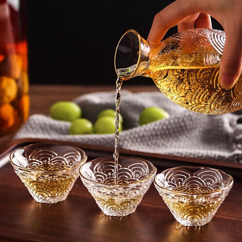 Стеклянный набор для саке и байцзю с золотым ободком 1 Carafe 4 Cups