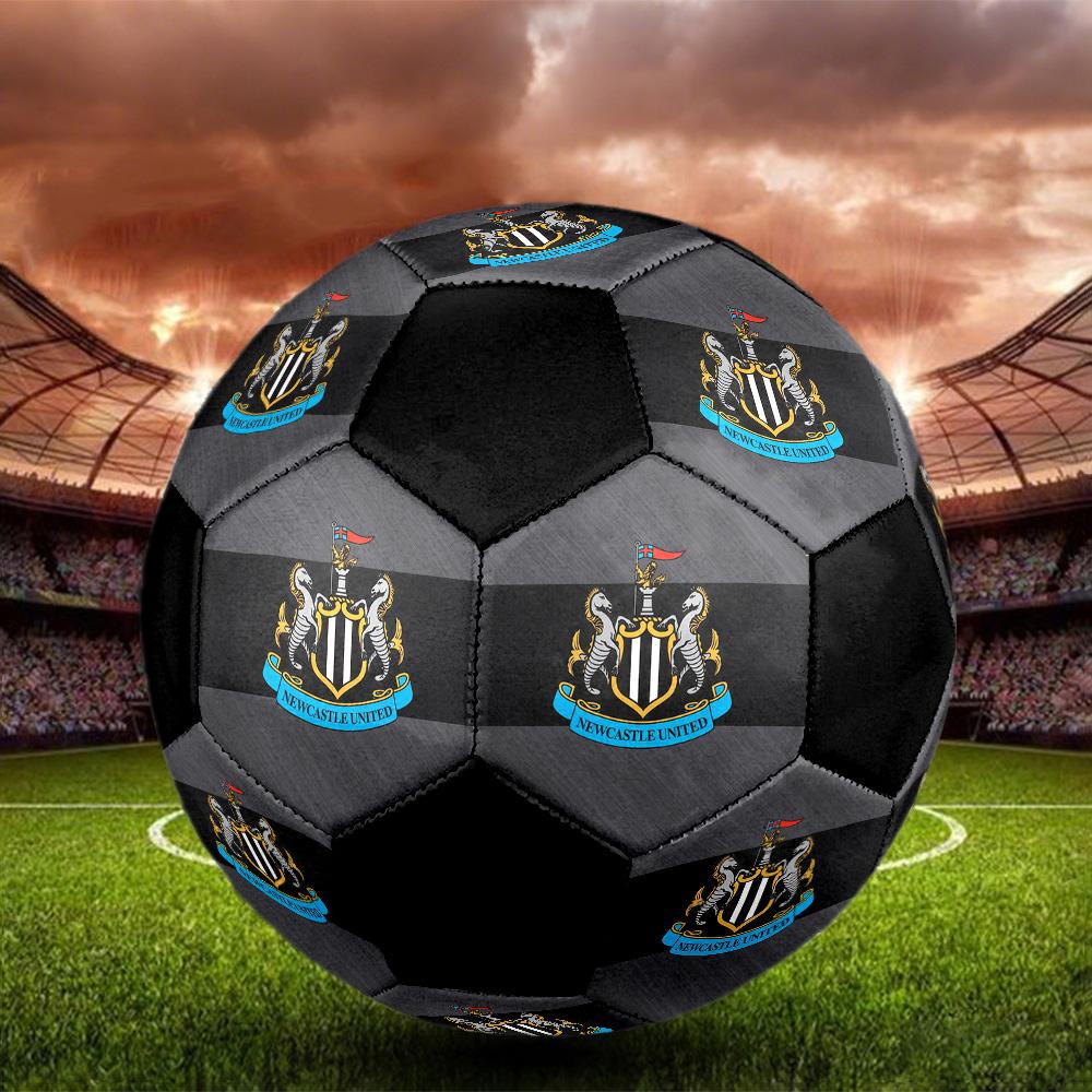 Pallone da Calcio Newcastle United F.C. Colorato Per Tutte le Età Cucito a Macchina PVC Pronto per la Competizione Resistente Alta Resilienza.TAGLIA5