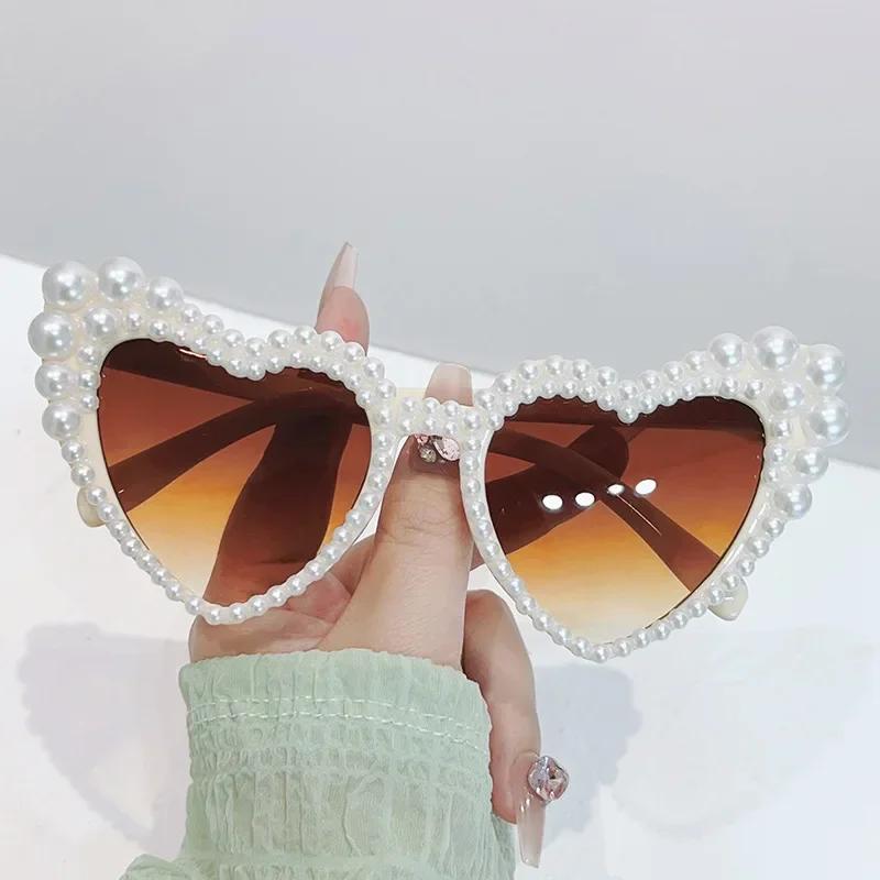 

Heart Pearl Sunglasses Stylishy UV400 Protection Sun Glasses Stylish Eye Protection Core Frame Glasses Women Traveling Party Goggle AS THE PICTURE