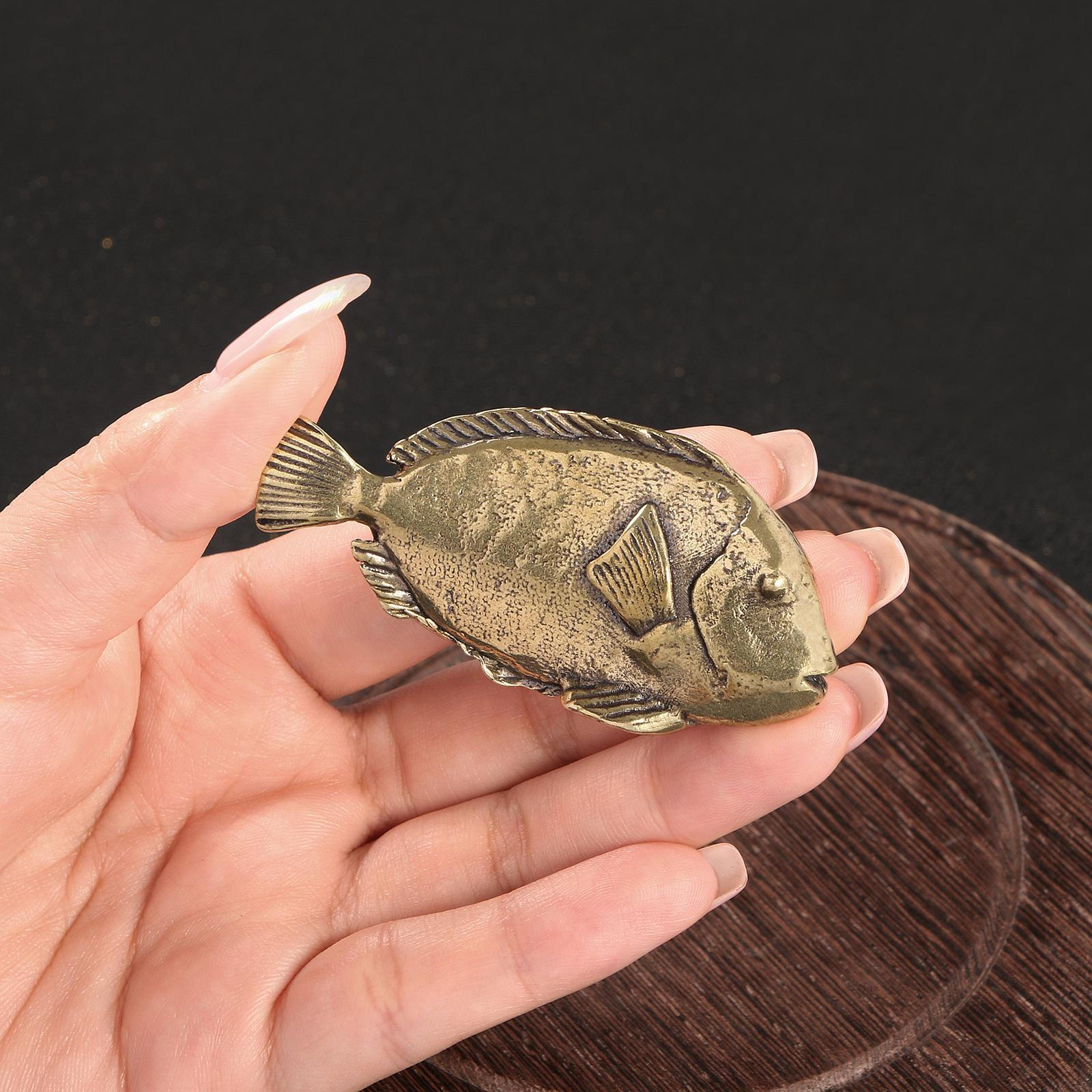 

Латунная фигурка рыбы для рабочего стола, коллекционный предмет фэн-шуй для офиса Tropical fish