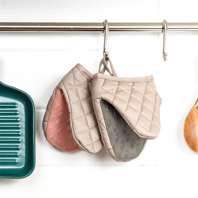 1PC Silicone Insulation Gloves Clip High Temperature Resistant Oven Mitts Kitchen Anti-scalding Clip Oven Microwave Hand Clip