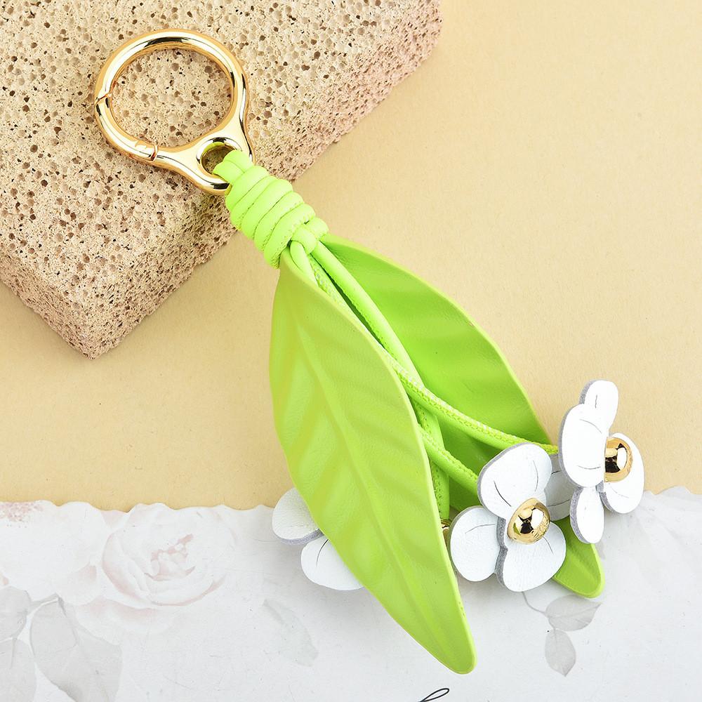 Stilvolle Lederblumen-Taschenanhänger mit handgenähtem Design für Autoschlüssel und Zubehör