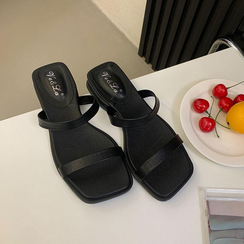 Fashion Female Summer Beach Slides Women Flats Slippers Shoes Sandals Fashion Thick Soled Footwear Ladies Slippers Shoes