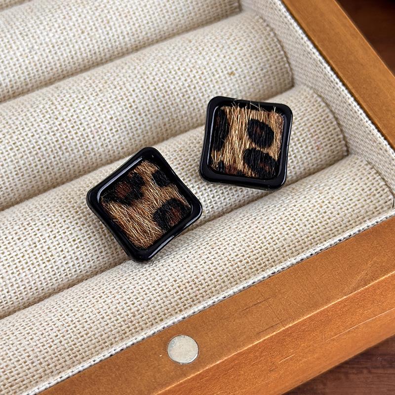 2025 Trendy Vintage Irregular Geometric Plush Leopard Print Stud Earrings For Women Party Trendy Autumn Winter Charm Accessories