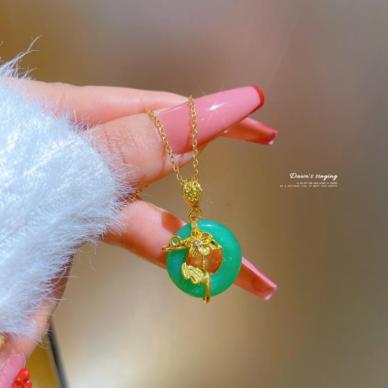 Women's Necklace Flower Temperament Micro Diamond Necklace Women's Circle Clavicle Chain Accessories