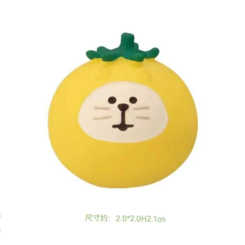 

Creative Cute Vegetable Miniatures Mini Cat Tomato Resin Ornaments Japan Style for Office Decoration Kawaii Gifts Wholesale 2025