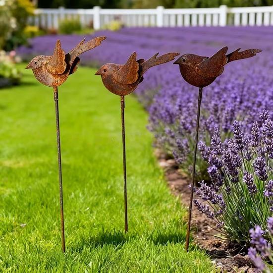 Accenti Bizzarri per il Giardino 3 Pezzi Palo a Terra con Uccelli in Metallo Arrugginito, Scultura di Uccelli Carini, Arte Decorativa Animali per Palo da Giardino Decorazione Esterna, Regali Amici