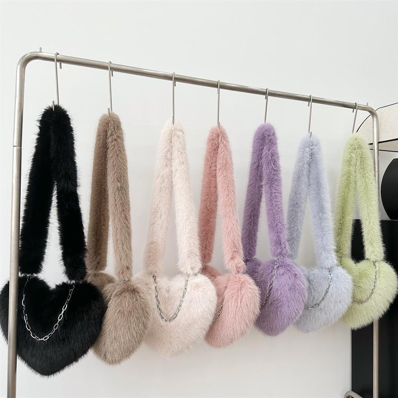 Women Winter Faux Fur Heart Shoulder Bag Soft Plush Chain Crossbody Purse Warm Fluffy Clutch Handbag
