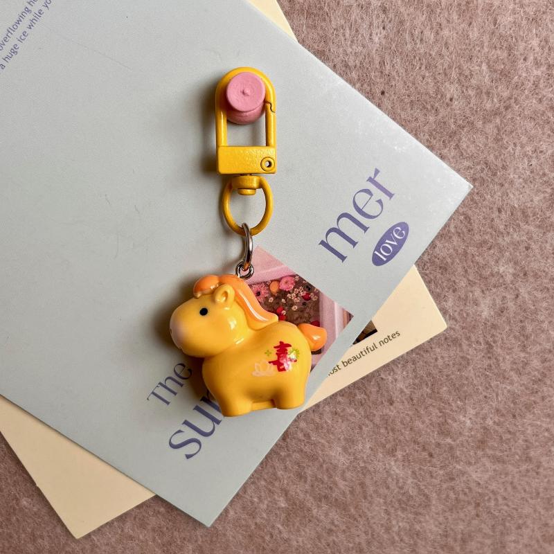 1Pcs Cute Resin Pony Key Ring Cartoon Year Of The Horse Keychain Bag Decor Accessories New Year Pendant Small Gifts