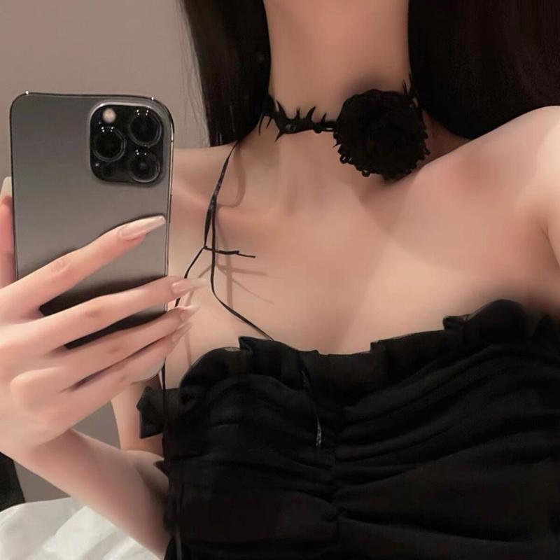 Fashion Punk Necklace Rose Flower Chokers Necklaces Women Thorny Rose Clavicle Chain Necklaces Club Party Sexy Ornament