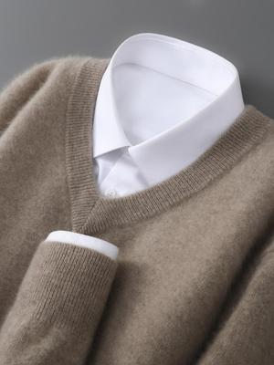 Herren Pullover mit V-Ausschnitt, locker geschnitten, 100% reine Wolle - Herbst/Winter Kollektion 2025.
