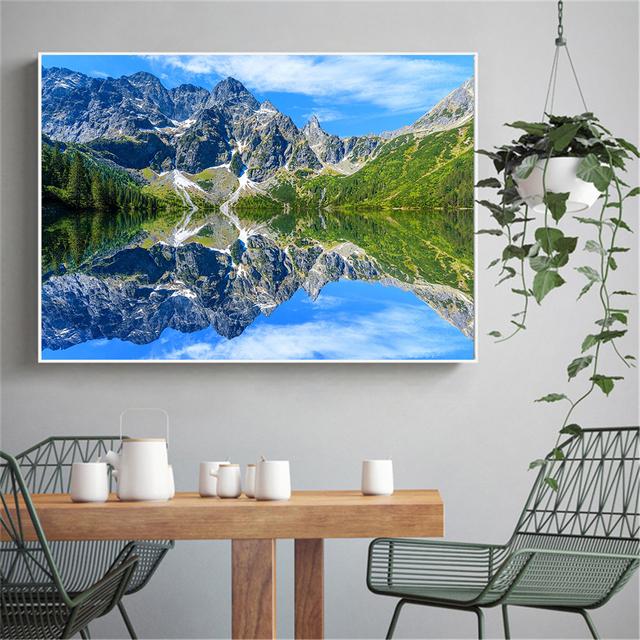Stampe su tela da parete Poster Montagne Spring Lake Foresta Cielo blu Isola Albero Pittura Paesaggio Immagini da parete per soggiorno