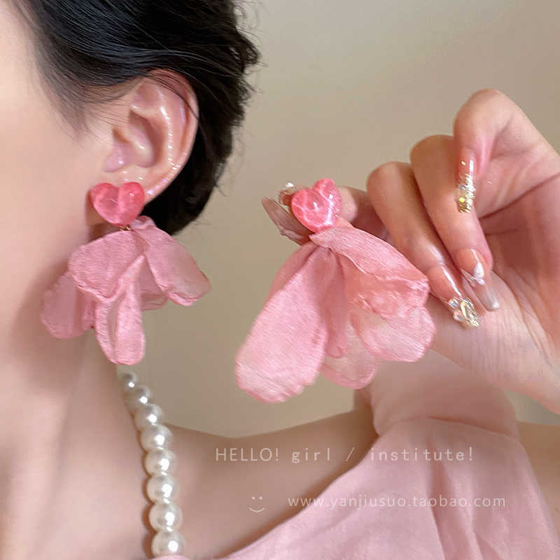 Sweet pink love chiffon petal stud earrings big face thin niche design sense vacation style versatile earrings women