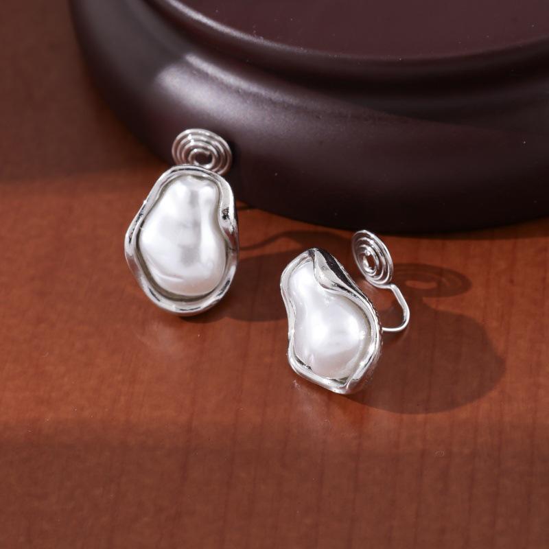 Vintage French Pearl No-Pierce Earrings: Elegant Luxury Clip-ons for Women