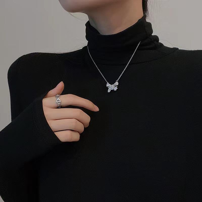 Women s Luxury Bow Knot Zircon Pendant Necklace - Elegant and Versatile Collarbones Chain