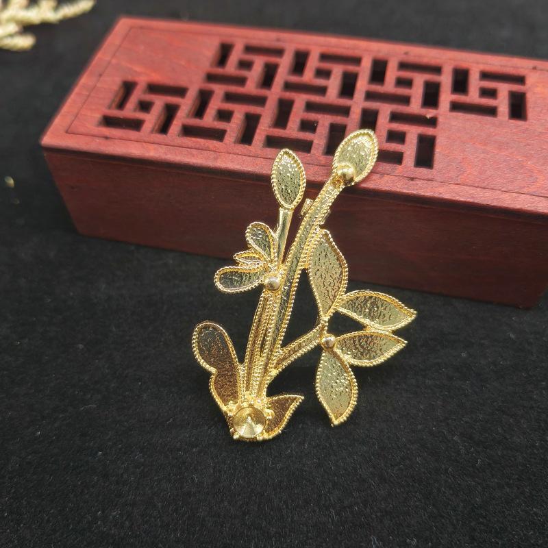 

Брошь в стиле антикварного клуазоне с эмалью, филигранью и орхидеей из перламутра, с электрофоретическим сохранением цвета