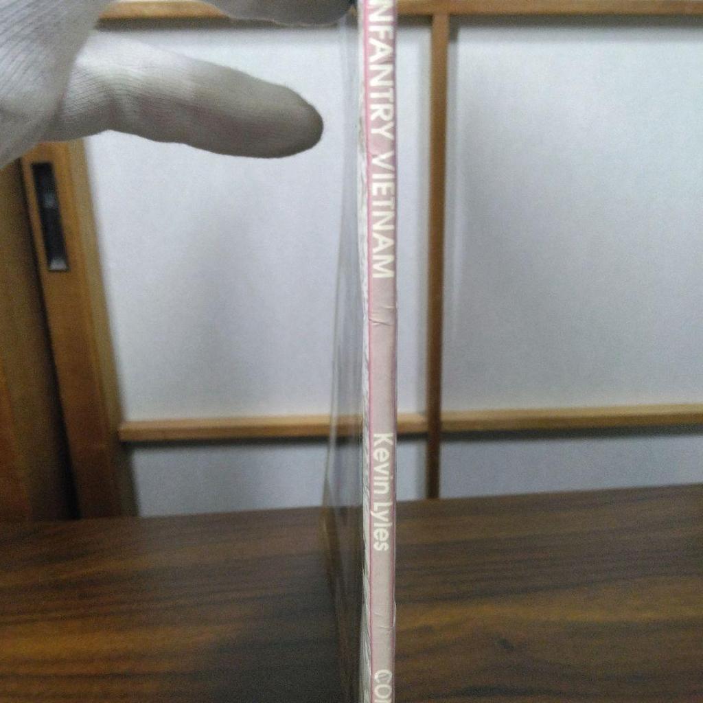 [USED] US Infantry Vietnam Foreign book There are traces of repairs to the spine.