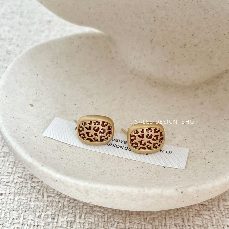 Retro Leopard Print Geometric Stud Earrings: 2025 Autumn/Winter Collection - Unique High-End Fashion for Women