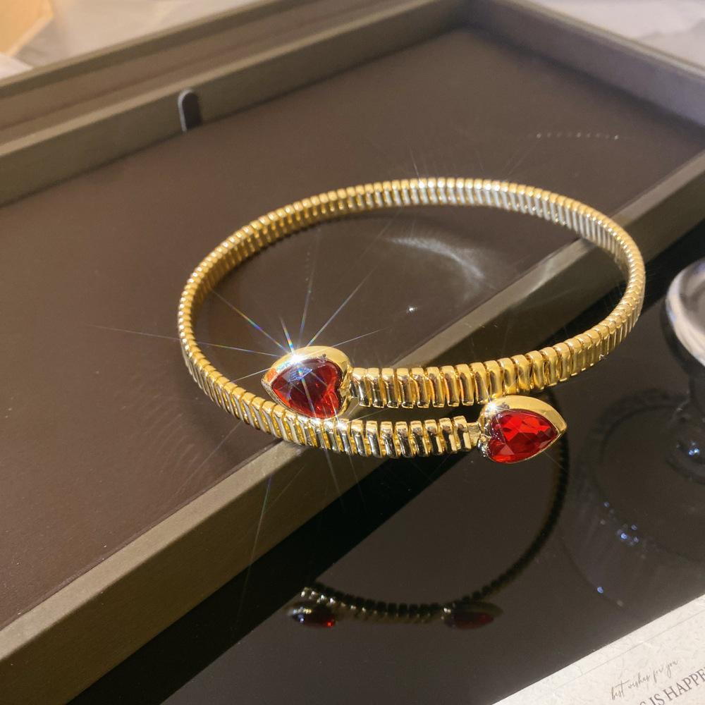 Einzigartiges Nischendesign, schlichtes Metall-Halsreifarmband, schlichter Ringhalsreif für weibliche Persönlichkeit, kaltes Halsketten-Accessoire
