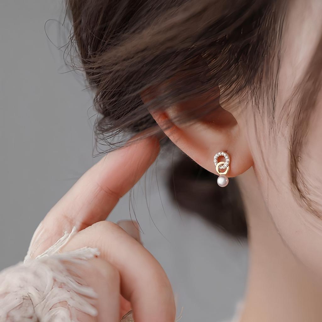 2026 New Gold Earrings Light Luxury Niche Earrings High-end Earrings Versatile Age Reducing Women's Fashion Accessories