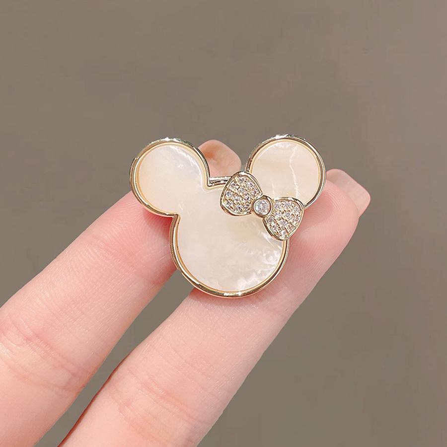 Chic Butterfly Brooch for Women - High-End Fashion Corsage