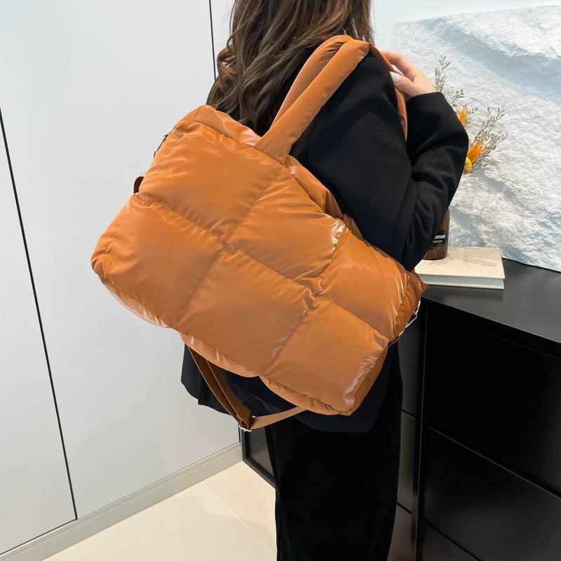 Large-capacity Bag Women's 2025 New Winter Versatile Simple Shoulder Bag Texture Portable Class Commuter Tote Bag