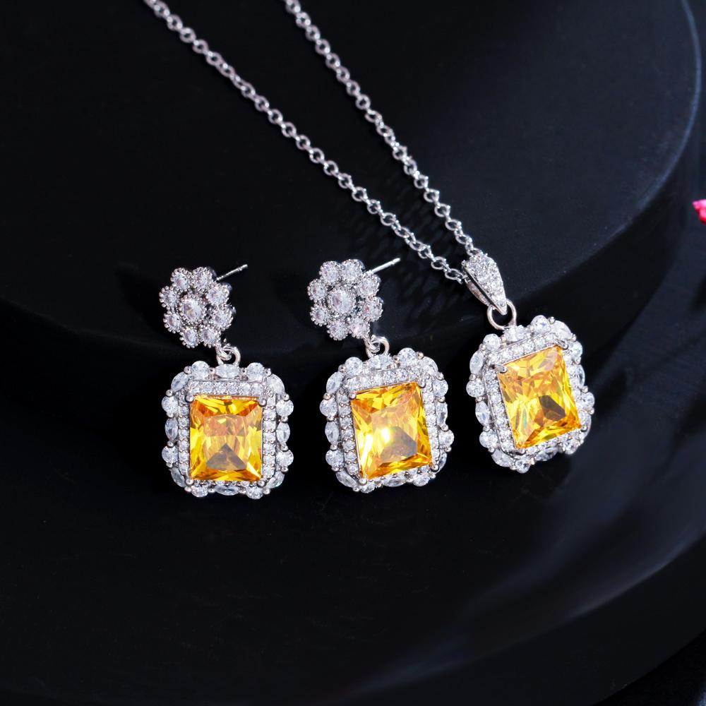 Ensemble de Bijoux Mode Jaune Brillant Carré Zircone Cubique Fleur Boucles d'Oreilles Pendantes Collier à Maillons pour Femmes Style Quotidien Bord de Mer