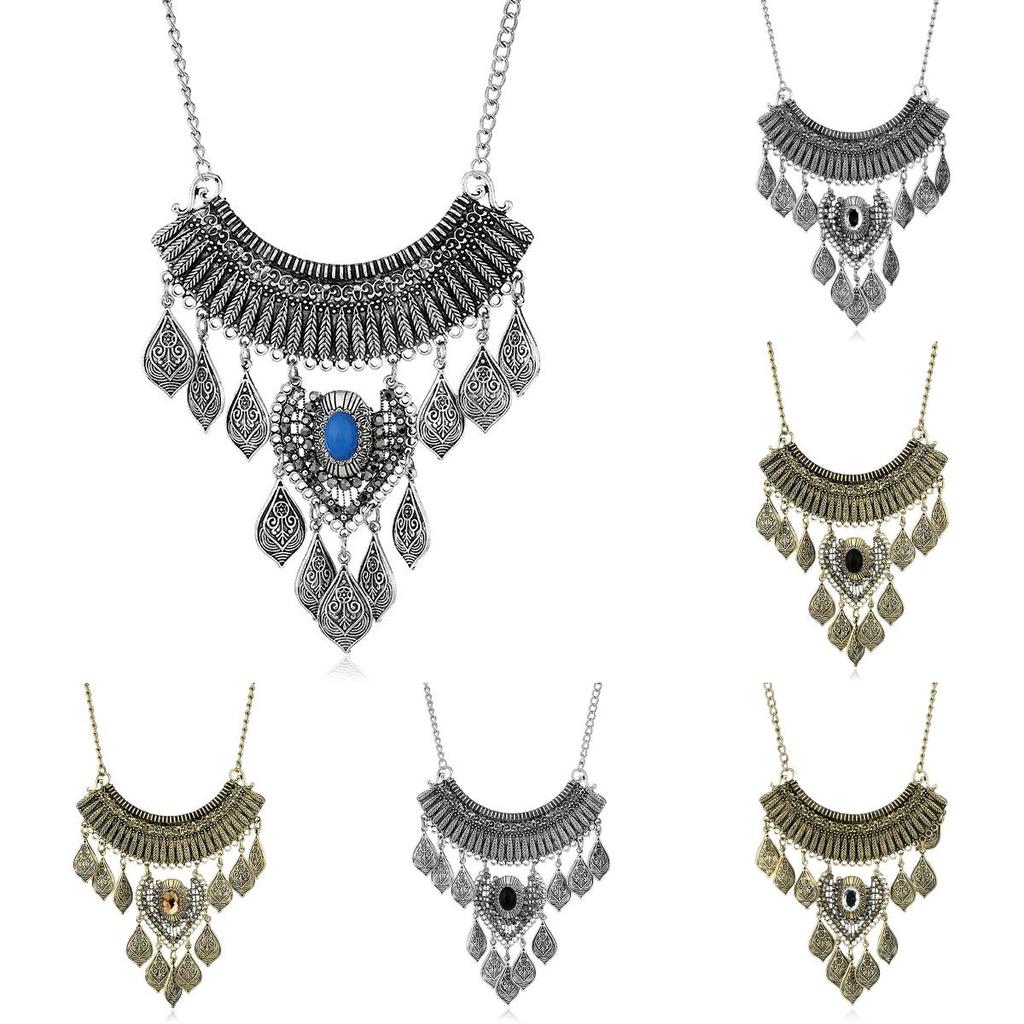 Vintage Leaf Pendant Necklace With Alloy Metal And Dazzling Embellishments For Artsy Women