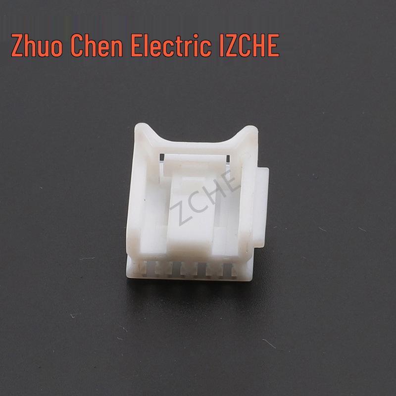 4-Hole Automotive Wire-to-Wire Connector Set: 6098-5677, 6098-5668, 90980-12732