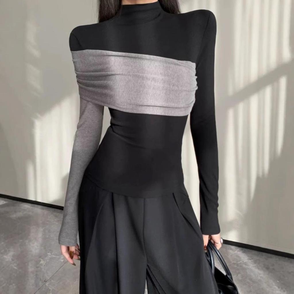 Damski jesienno-zimowy T-shirt z długim rękawem, dopasowany, z półwysokim dekoltem, w blokach kolorystycznych